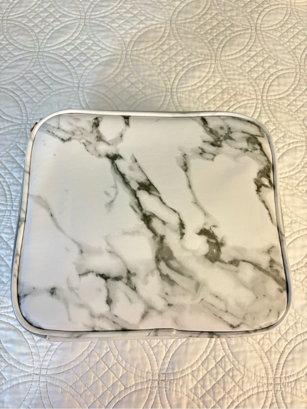 Marble-Print  Pouch - White/Gray